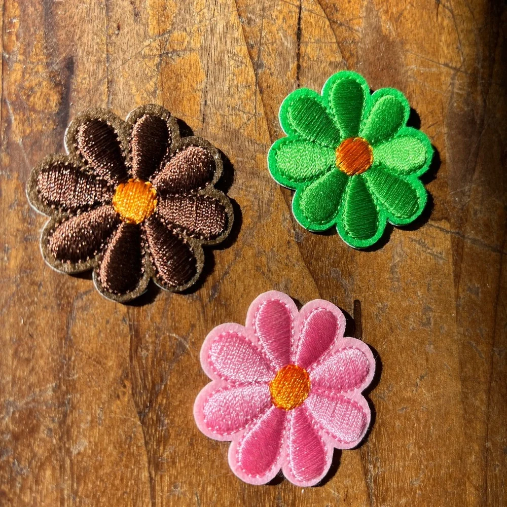 $5 Bundled 💘 Colorful Floral Embroidered Patches - Picture 2 of 6
